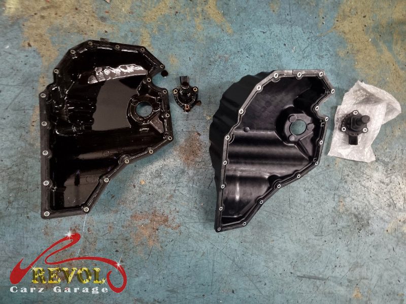 The new genuine Audi oil level sensor and a fresh sump seal ready to fit.