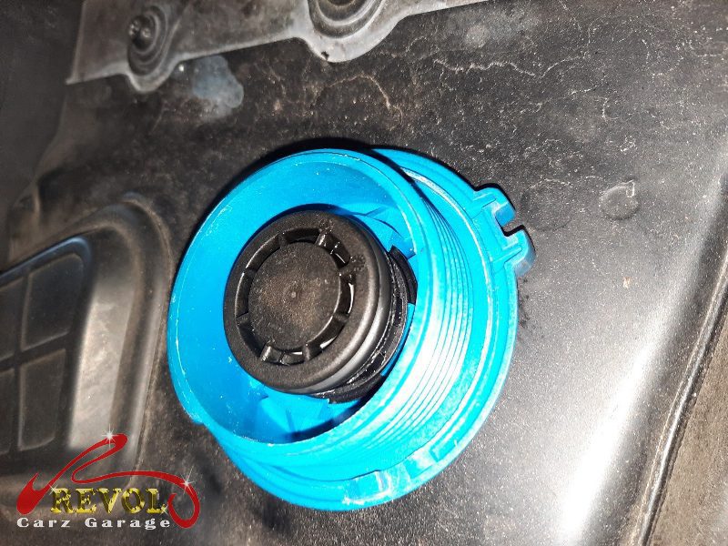 The new genuine Audi-spec expansion tank and cap ready to fit.