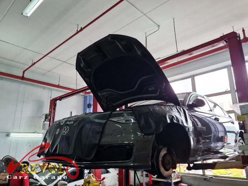 The engine oil and filter changed on the Audi A6.