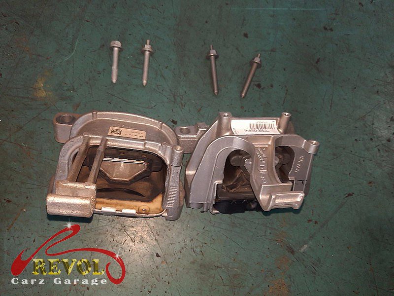The gearbox mount removed showing the play under load.