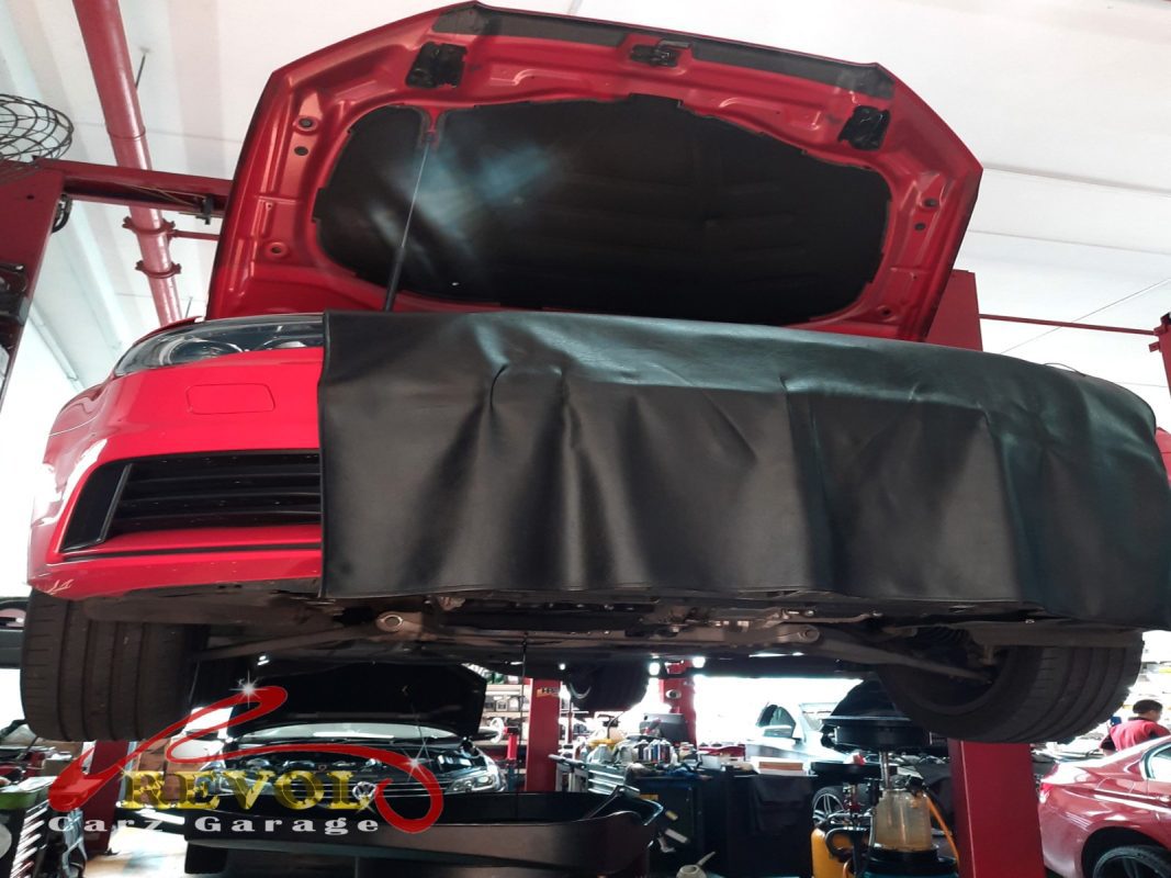 The wheel spun and checked by hand on the Audi A3, the noisy corner found.