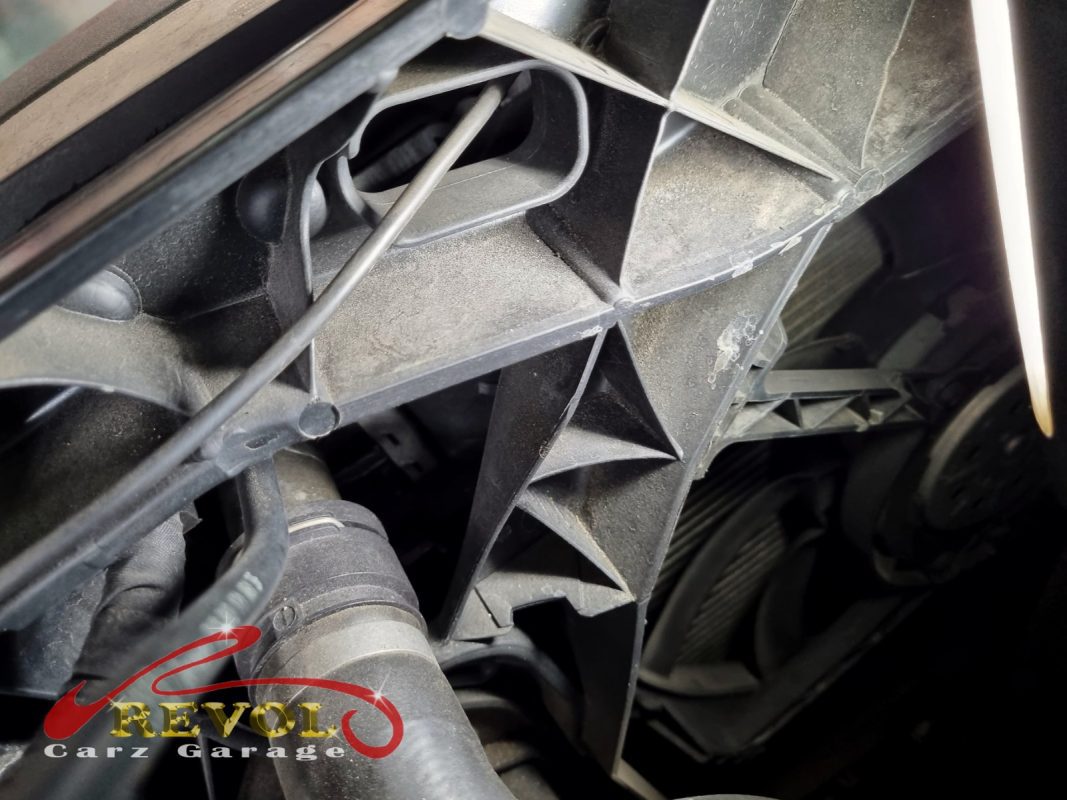 The glazed and cracked accessory belt flagged during the service inspection.