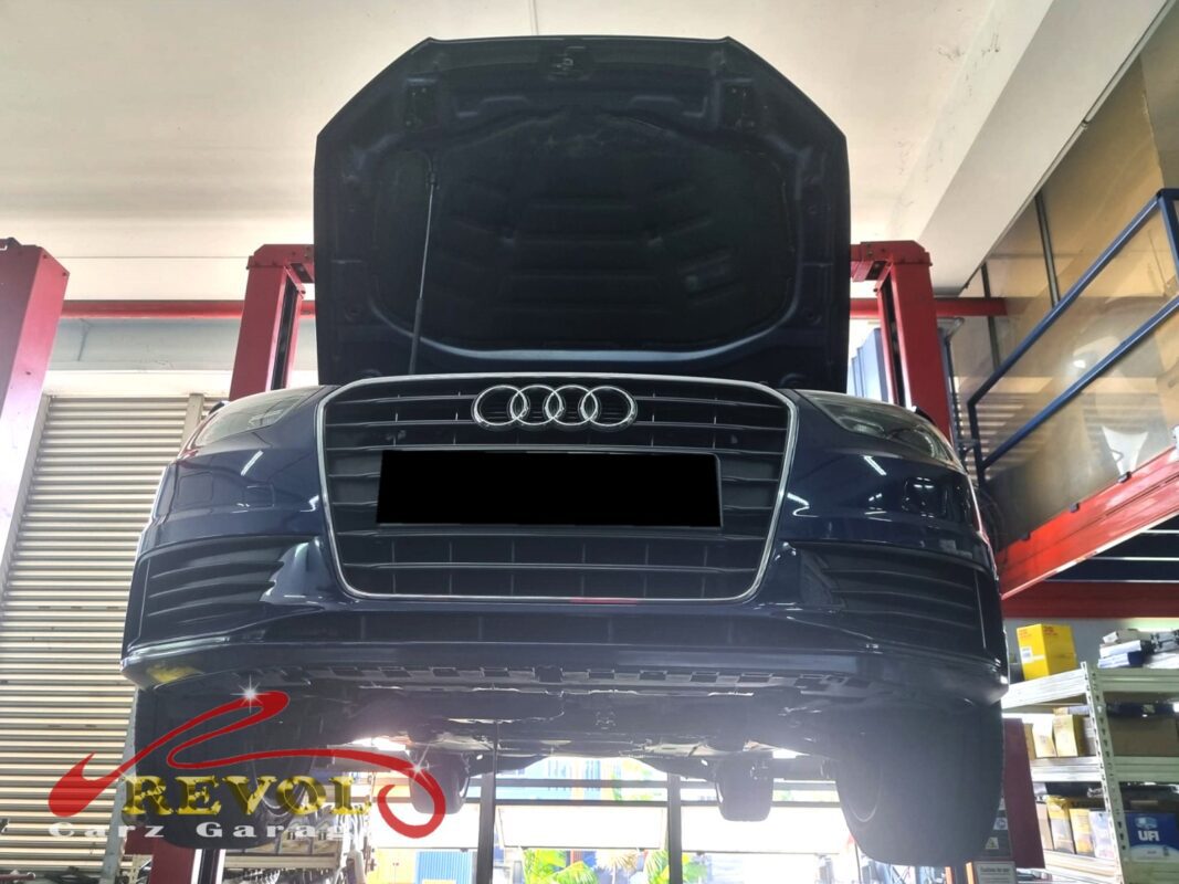 The worn rear shock absorber on the Audi A3.