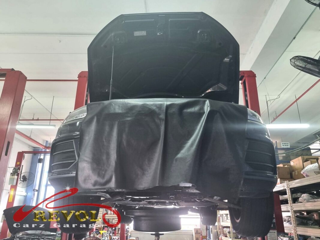 The engine oil and filter changed on the Audi Q3.