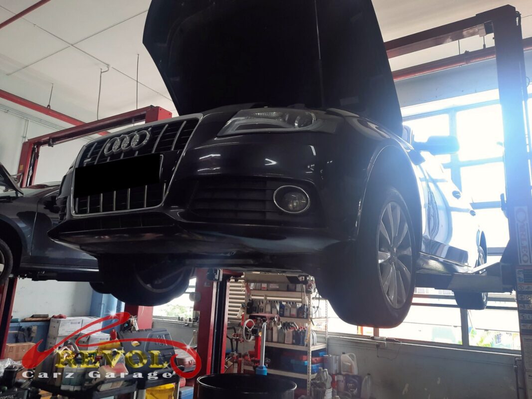 The washer reservoir and pump checked on the Audi A4.