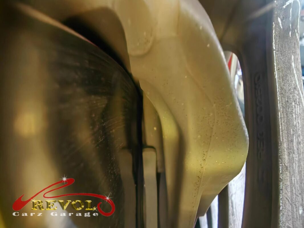 The worn front brake pads on the Audi A8, down to the indicator.