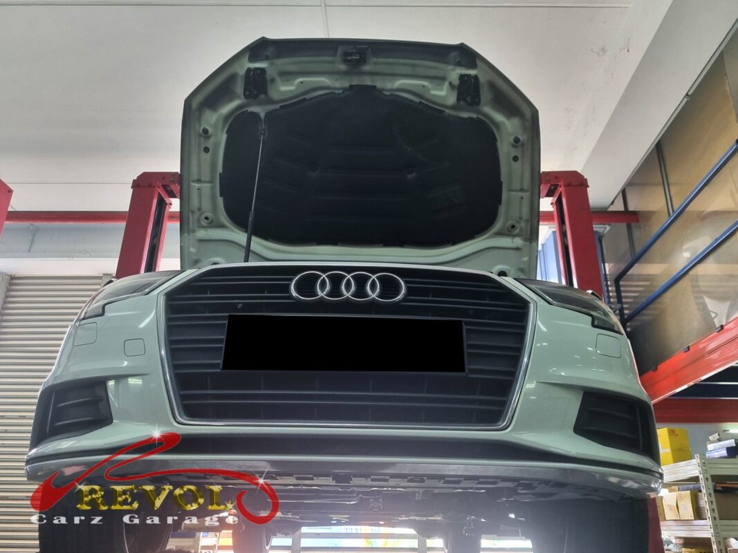 Oil traces around the oil separator on the Audi A3.