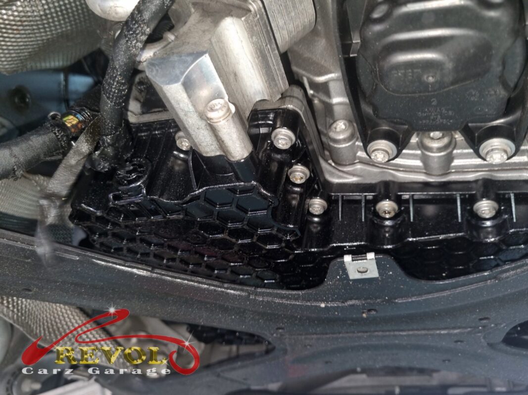 Transmission fluid traces around the pan on the Audi A4.