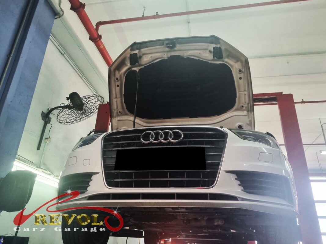 Live data on the scanner showing the throttle tracking fault on the Audi A3.