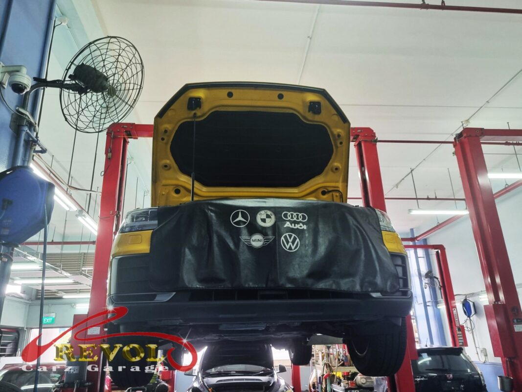 Q2 front end with wheels off and knuckles dropped for arm access.