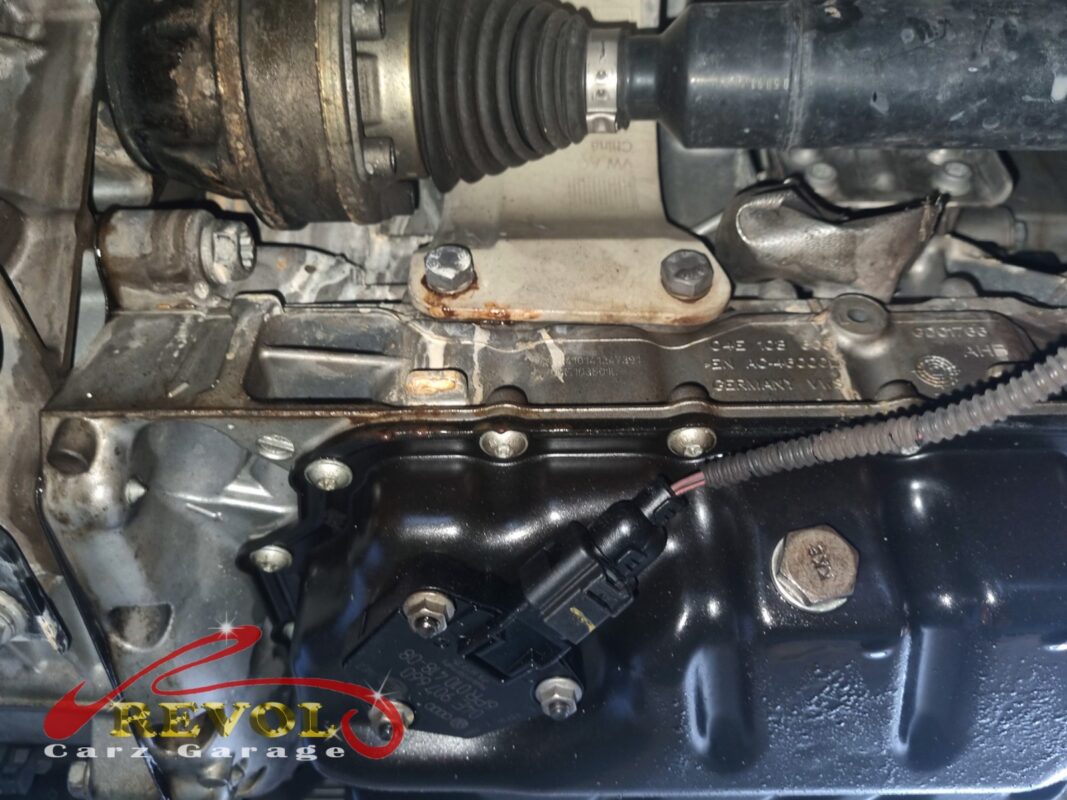 Failed water pump removed, shaft seal weep crystallised on the housing.