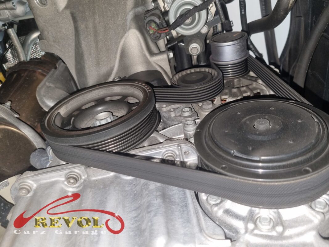 Tensioner pulley with weak spring on the bench test.