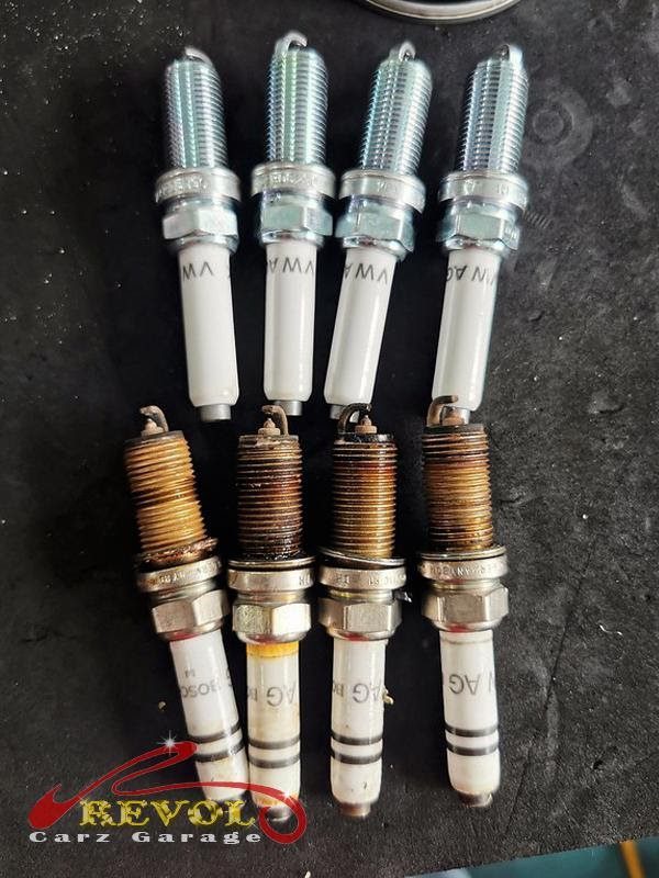 The camshaft lobe checked clean of scoring.