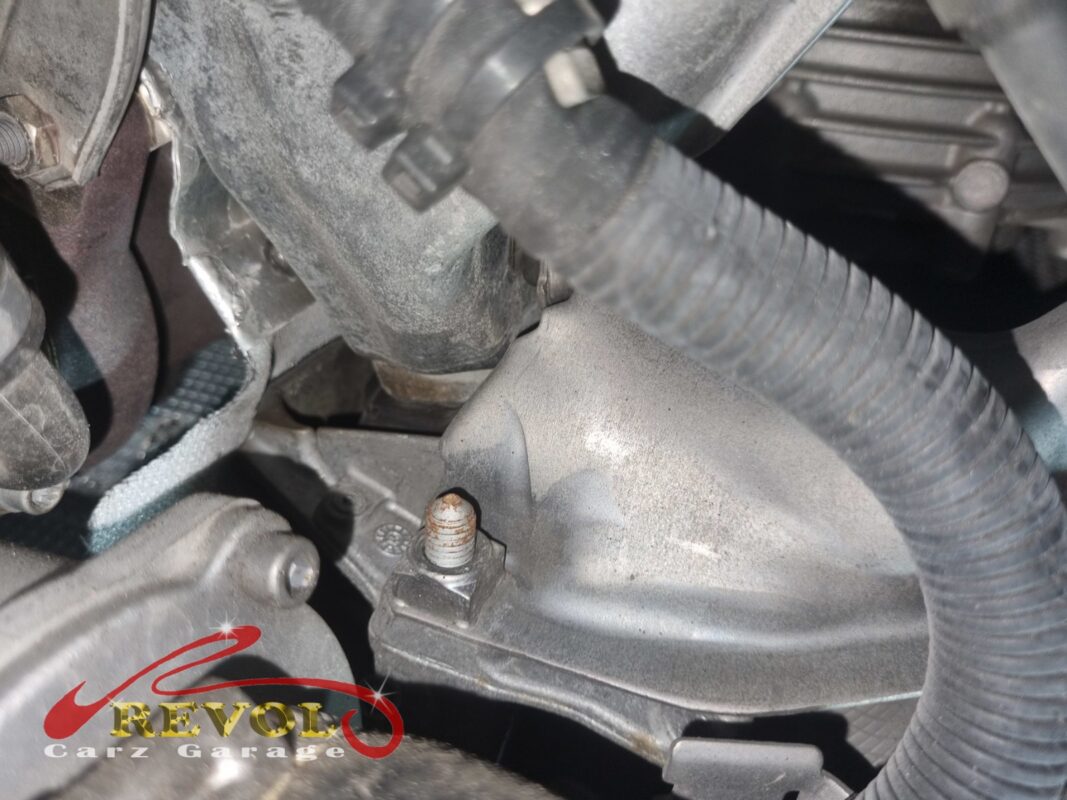 An engine mount still in place on the car, pry-tested to check how much the rubber gives under load.