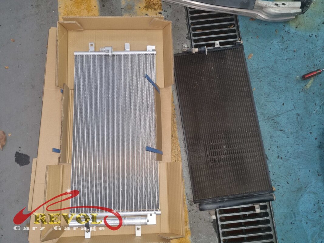 The new Audi-spec AC condenser (left, still boxed) next to the old one (right, oxidised and grimy after years up front).