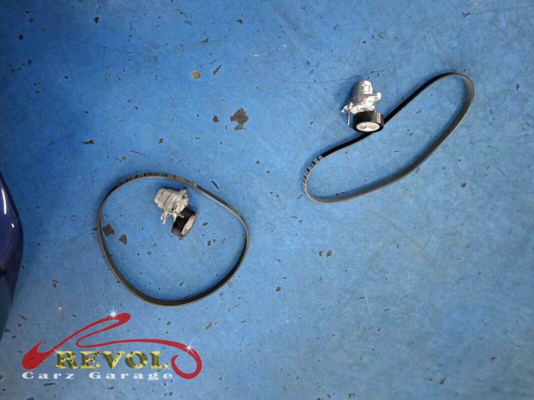 The old belt and tensioner (left) next to the new VAG-spec set (right).