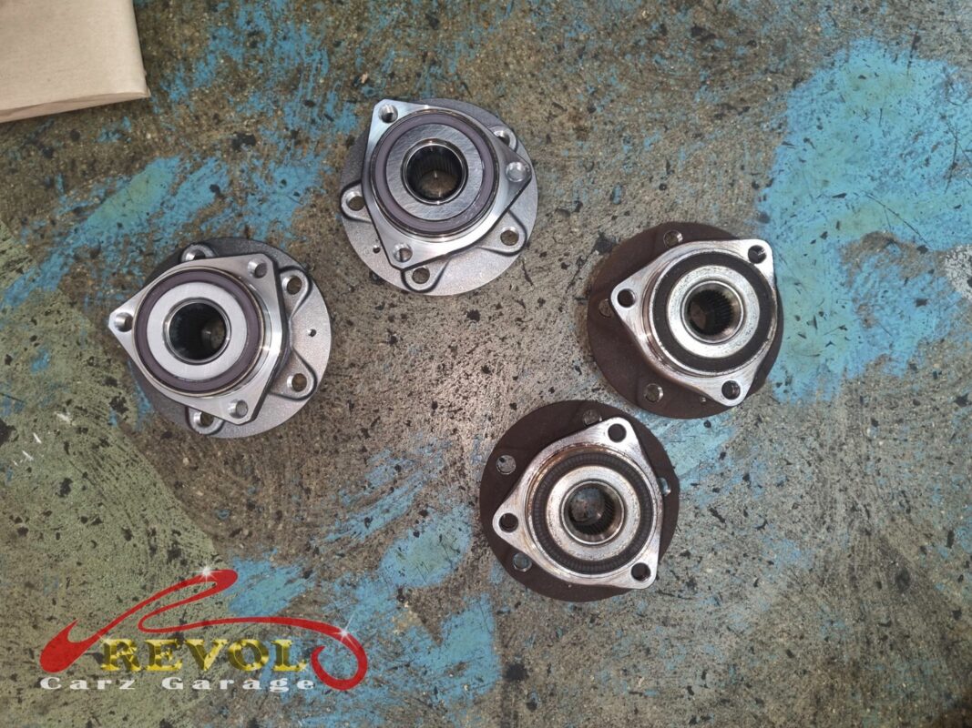 The two old rear hub bearings (rougher, rusted backs) next to the two new Audi-spec replacements.