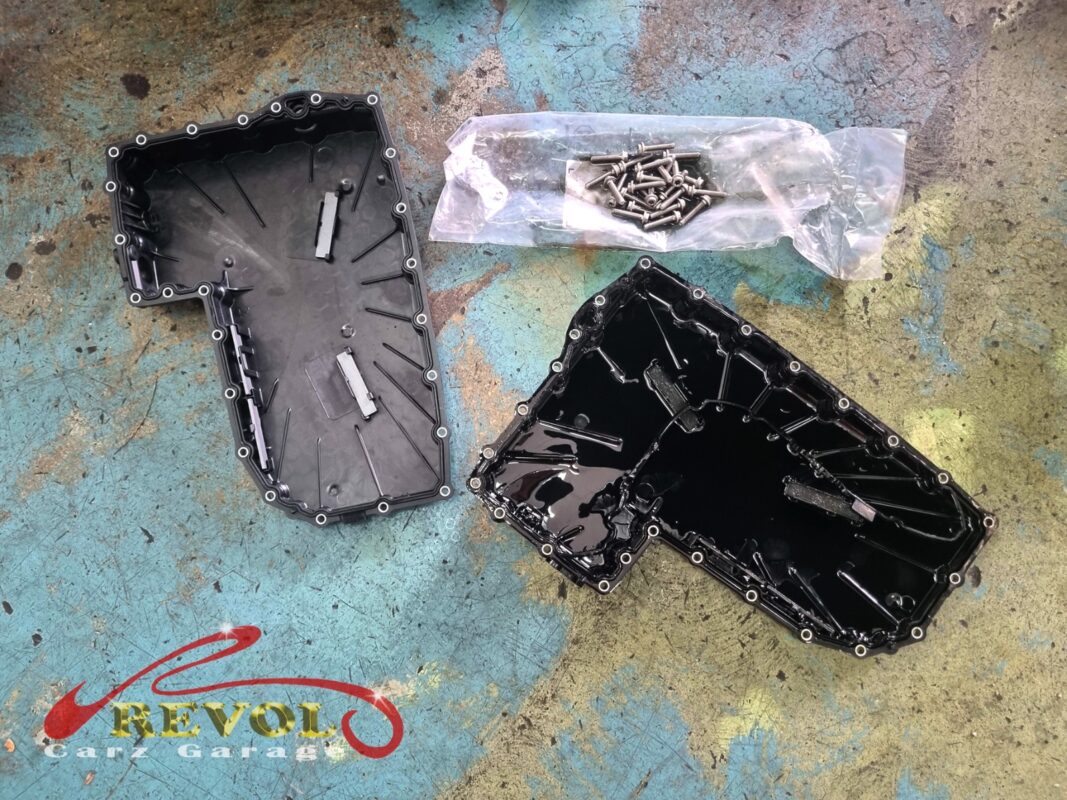The new VAG-spec ATF pan with its integrated filter (left) next to the old one (right), with a fresh bolt set.