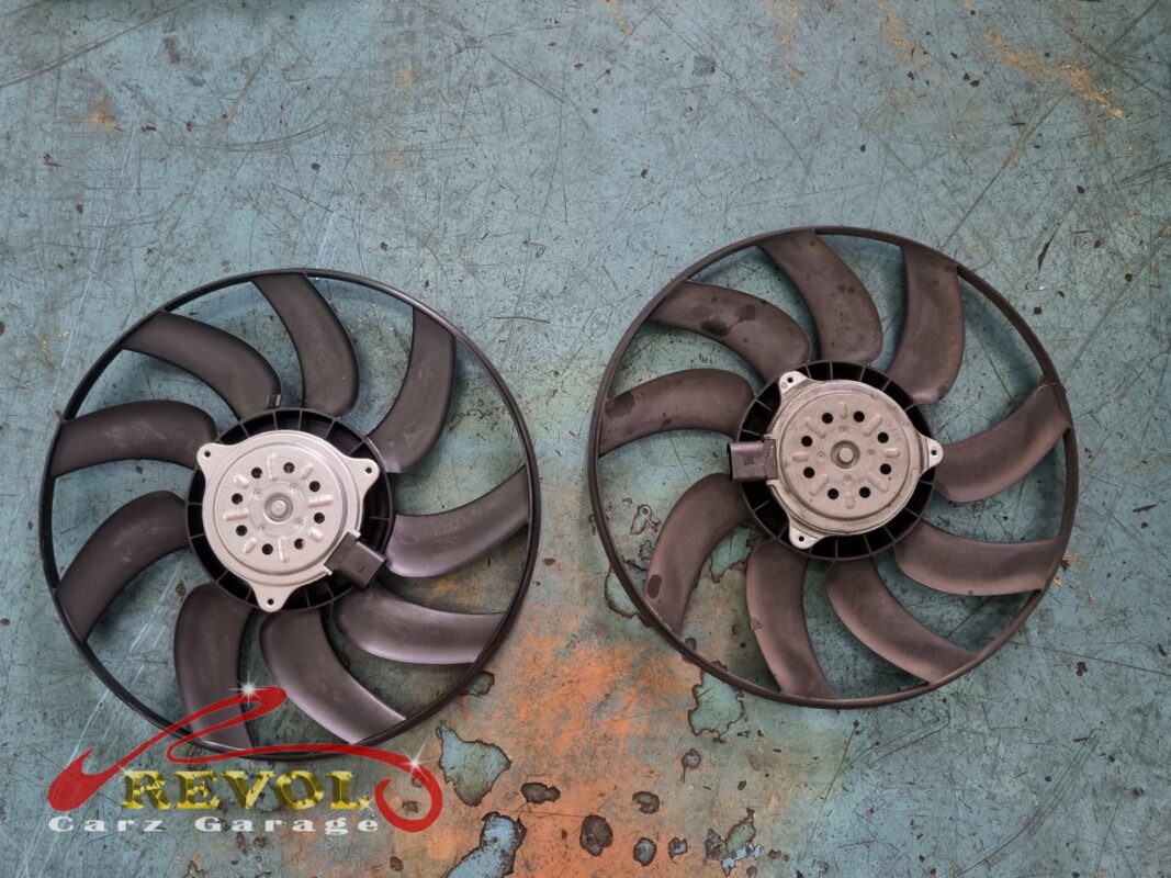 The new Audi-spec radiator fan (left) next to the old one (right), the dead motor whose seizure left no airflow in traffic.