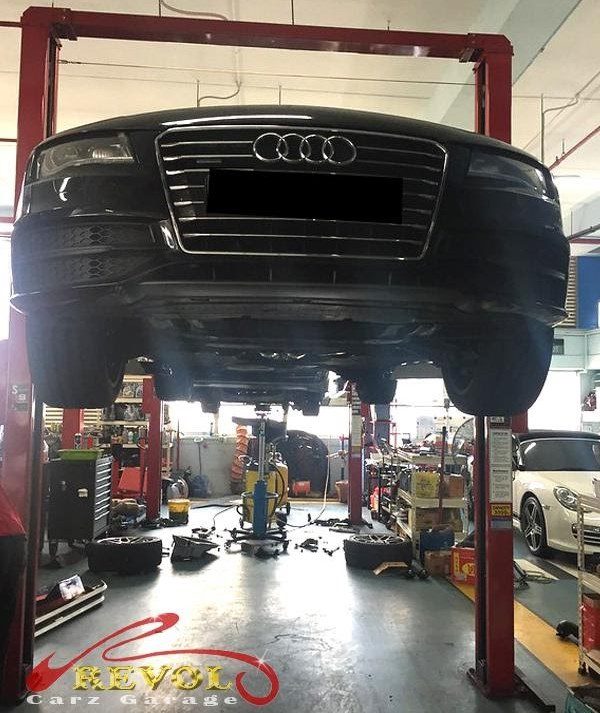 The leak check on the Audi A7 aircon finding the cracked high-pressure pipe.