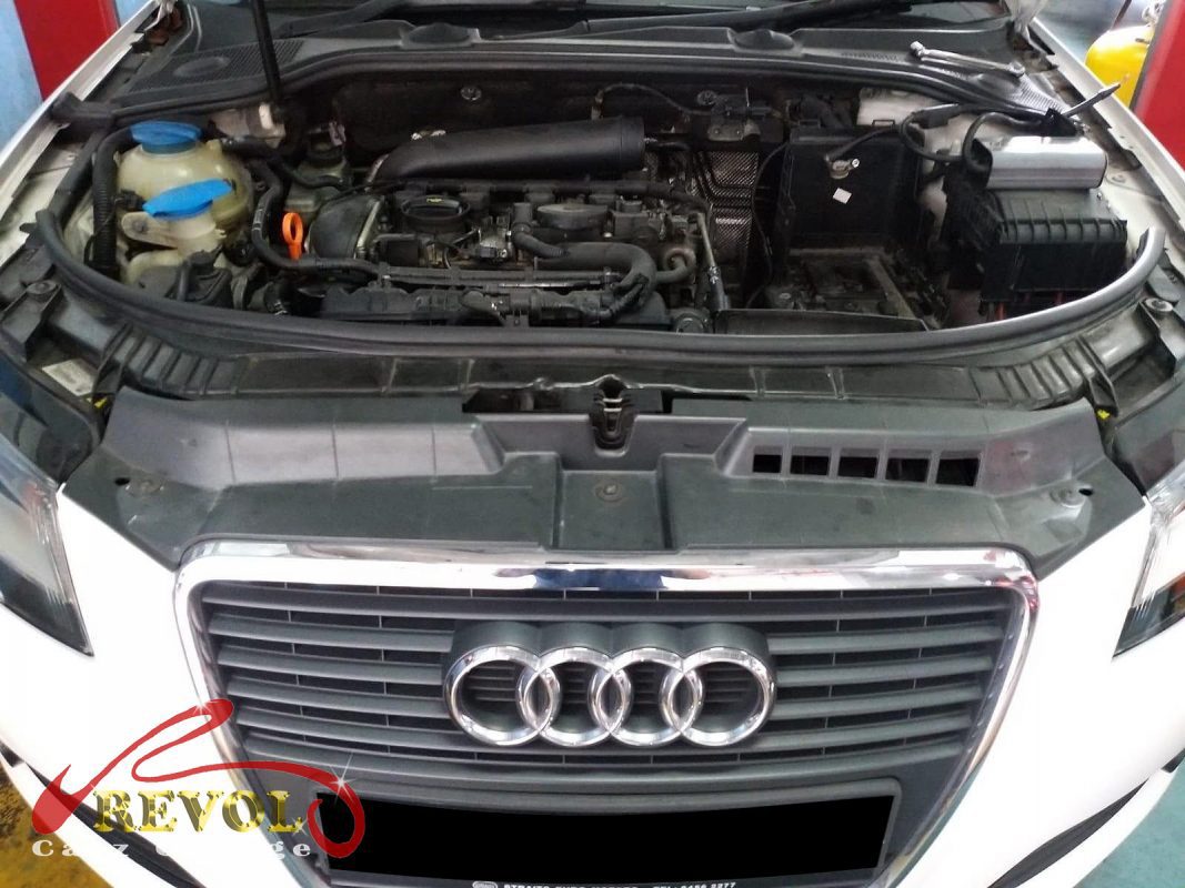 The engine oil and filter changed on the Audi A3.