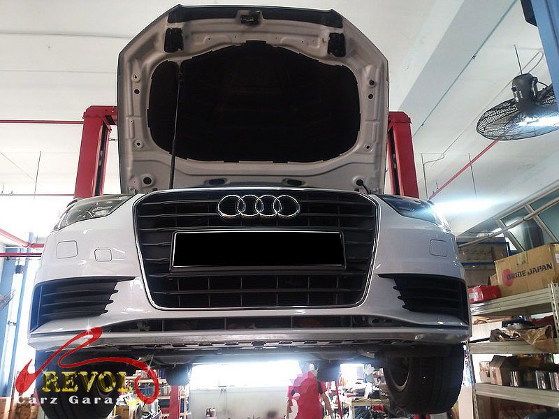 The engine oil and filter changed on the Audi A3.