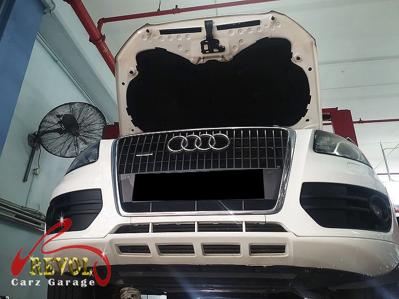 The fuel system inspected on the Audi Q5, the smell traced to the in-tank fuel pump module.