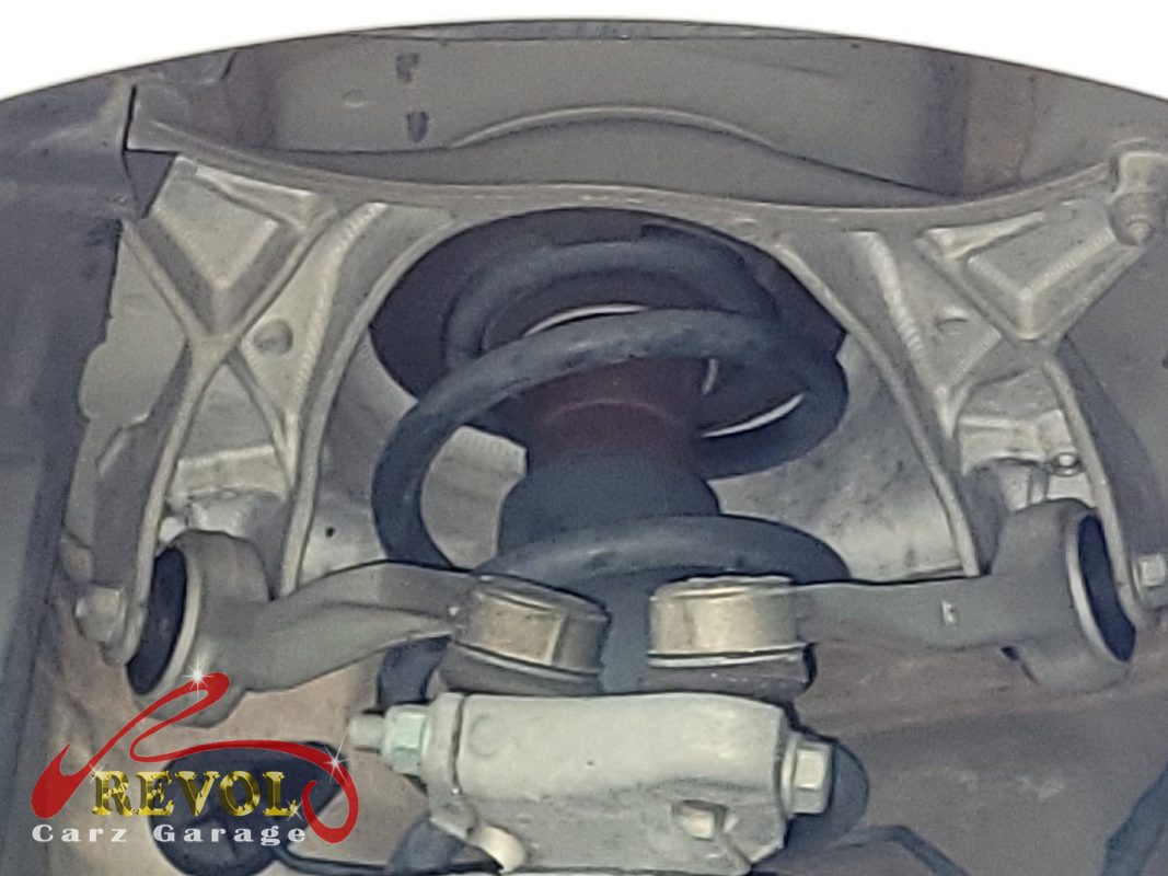 The new genuine Audi-spec anti-roll bar drop links ready to fit.