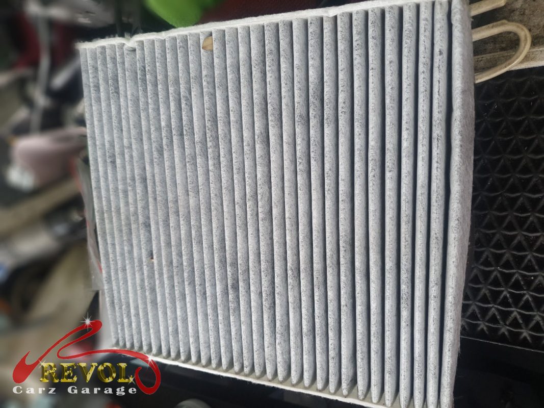 The engine oil and filter changed on the Audi A3.