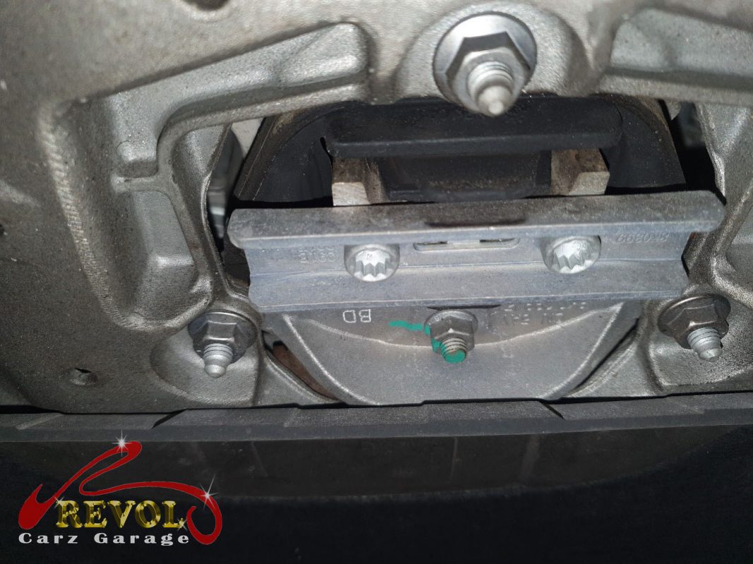 The gearbox mount removed showing the play under load.