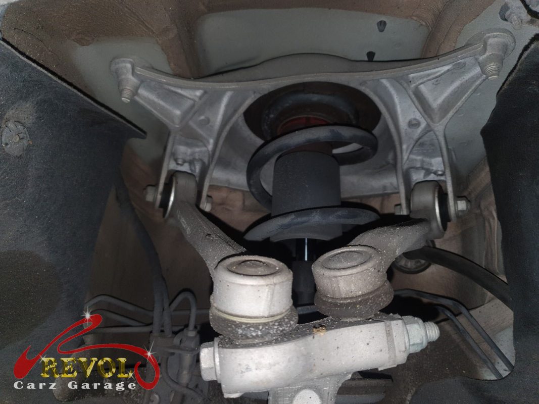 The new genuine Audi-spec engine and gearbox mounts ready to fit.