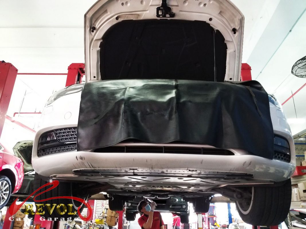 The engine oil and filter changed on the Audi A5.