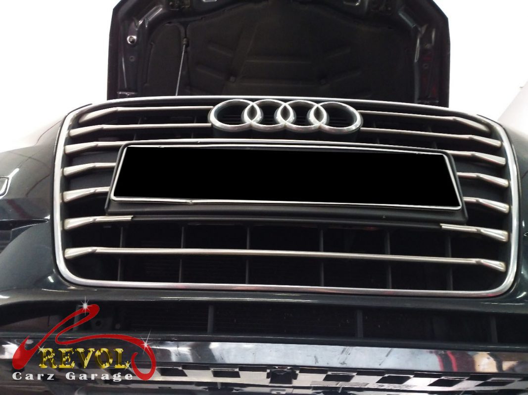 The engine oil and filter changed on the Audi A3.