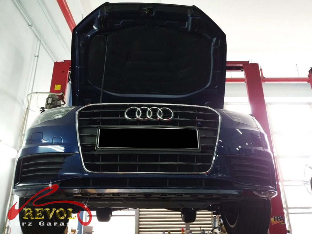 The engine oil and filter changed on the Audi A3.