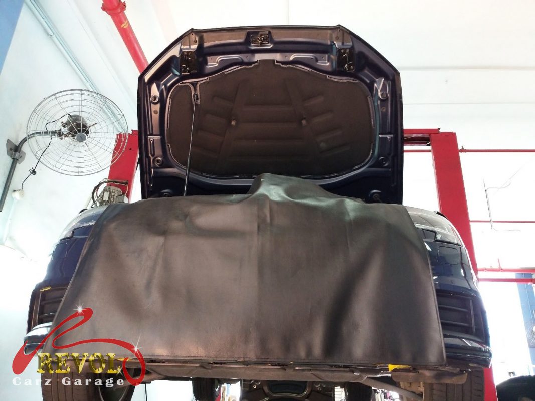 The engine oil and filter changed on the Audi A3.