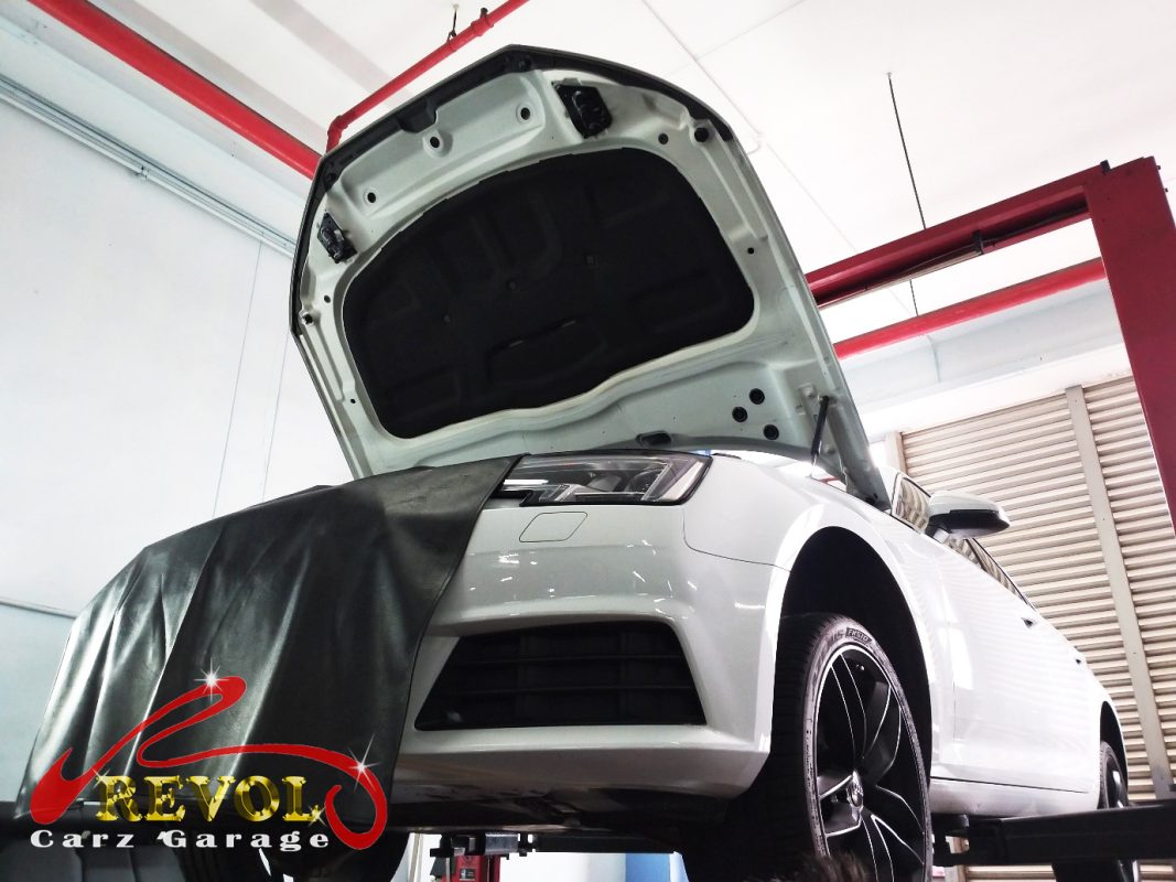 The engine oil and filter changed on the Audi A4.