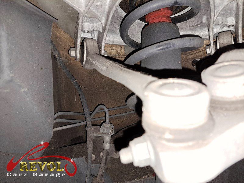 The Audi Care inspection on the Audi A4 flagging the worn upper control arms.