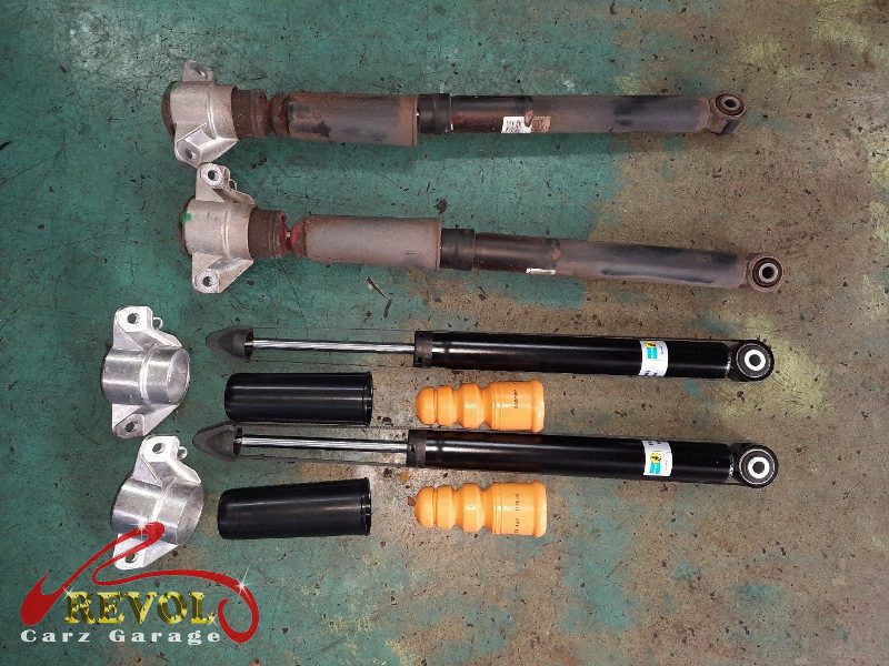 The new front struts installed and the front geometry set.