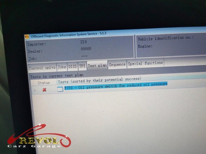 The actual oil level and pressure checked on the Audi Q5, confirming it was healthy.