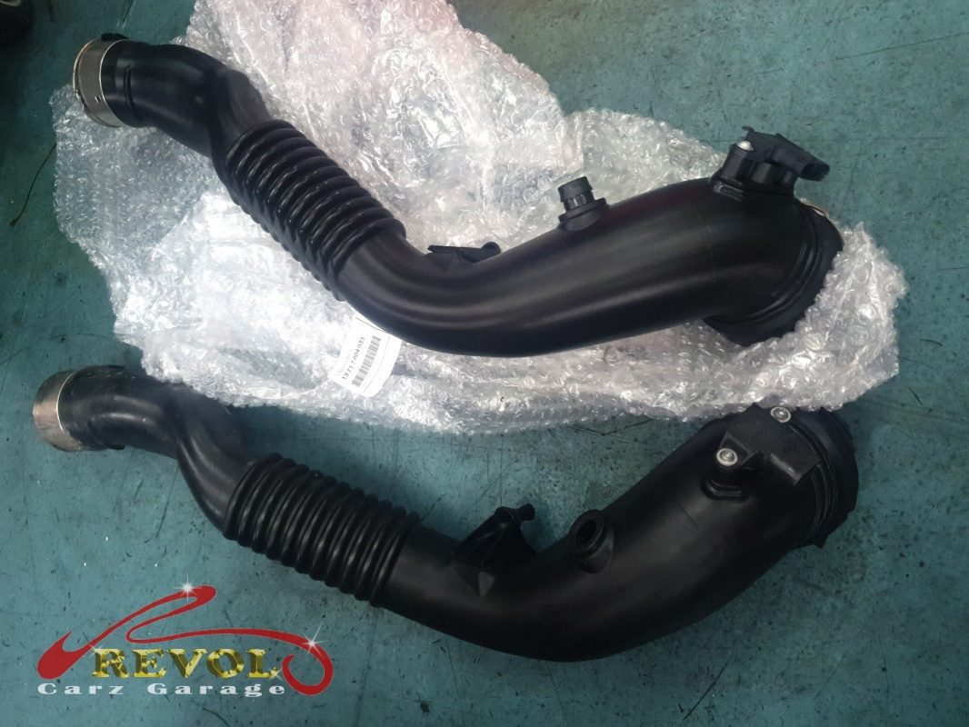 The new genuine BMW-spec turbo air hose ready to fit.