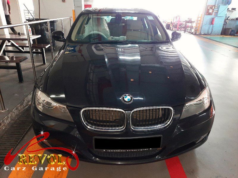 BMW 318i parked at the workshop, in for shock absorber inspection.