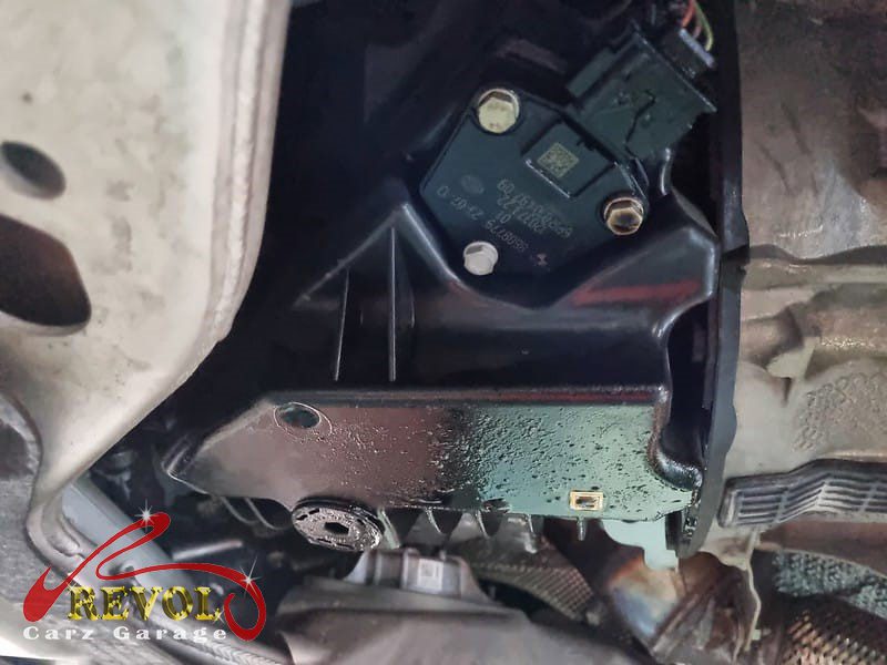 The oil leak traced to the sump gasket on the BMW 528i.
