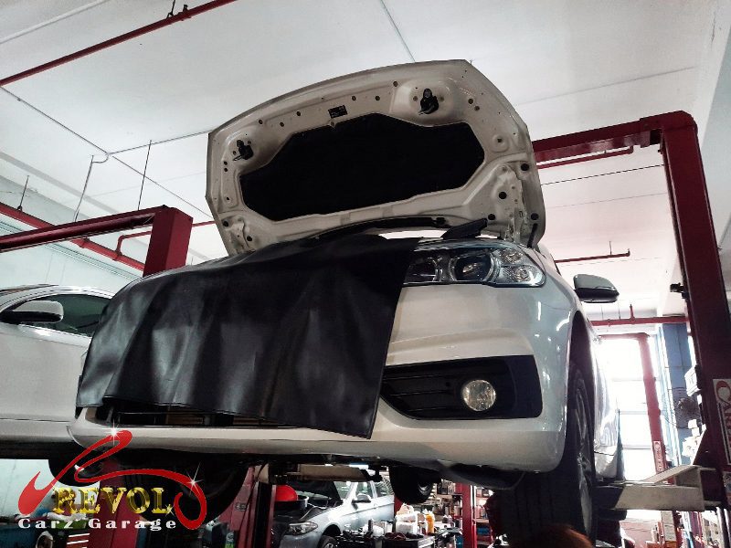 The safety inspection on the BMW 216d, the battery flagged on the load test.