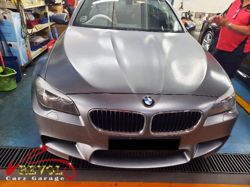BMW M5 parked at the workshop, in for gearbox mount inspection.