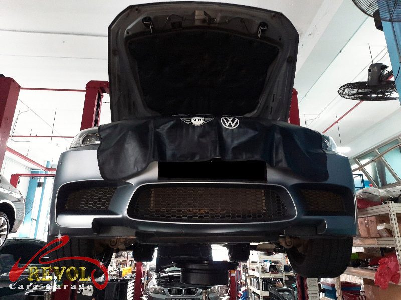 The multi-point inspection on the BMW M5 flagging the worn gearbox mount.