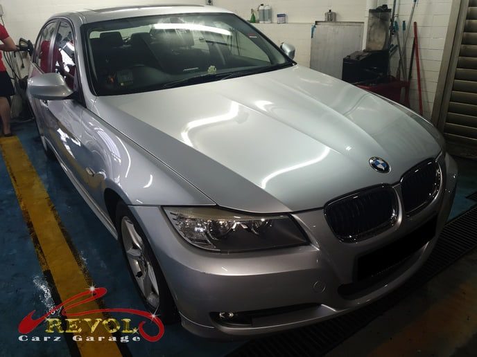The badly worn flywheel oil seal removed, the new genuine BMW-spec seal ready to fit.