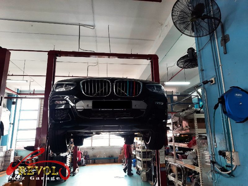 The steering tie rods checked on the BMW X4.