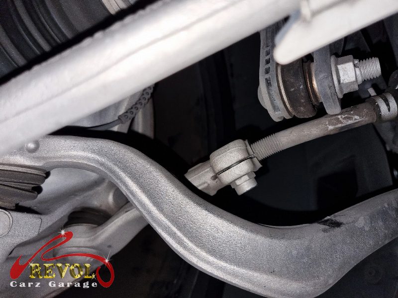 The old earlier-design tie rod removed.