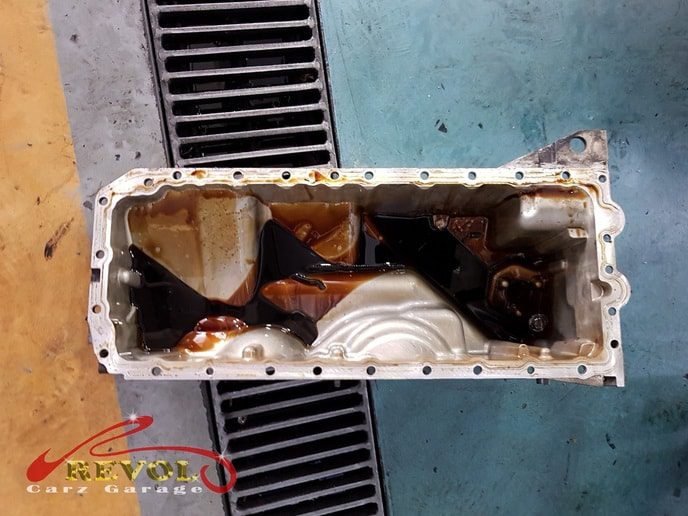 The oil sump leaking traces down the side of the engine.