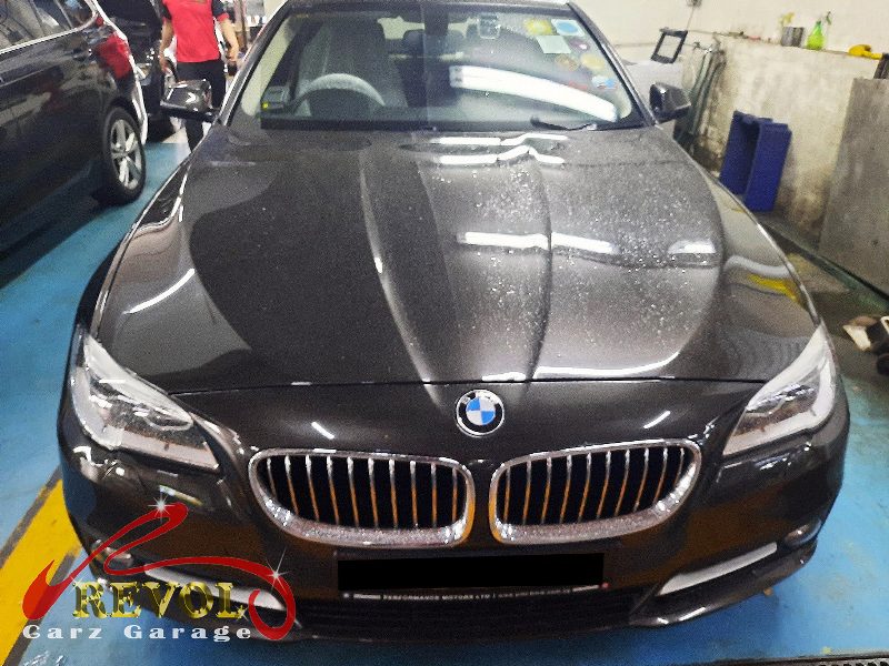 BMW 528i parked at the workshop, in for an underbody rattle diagnosis.